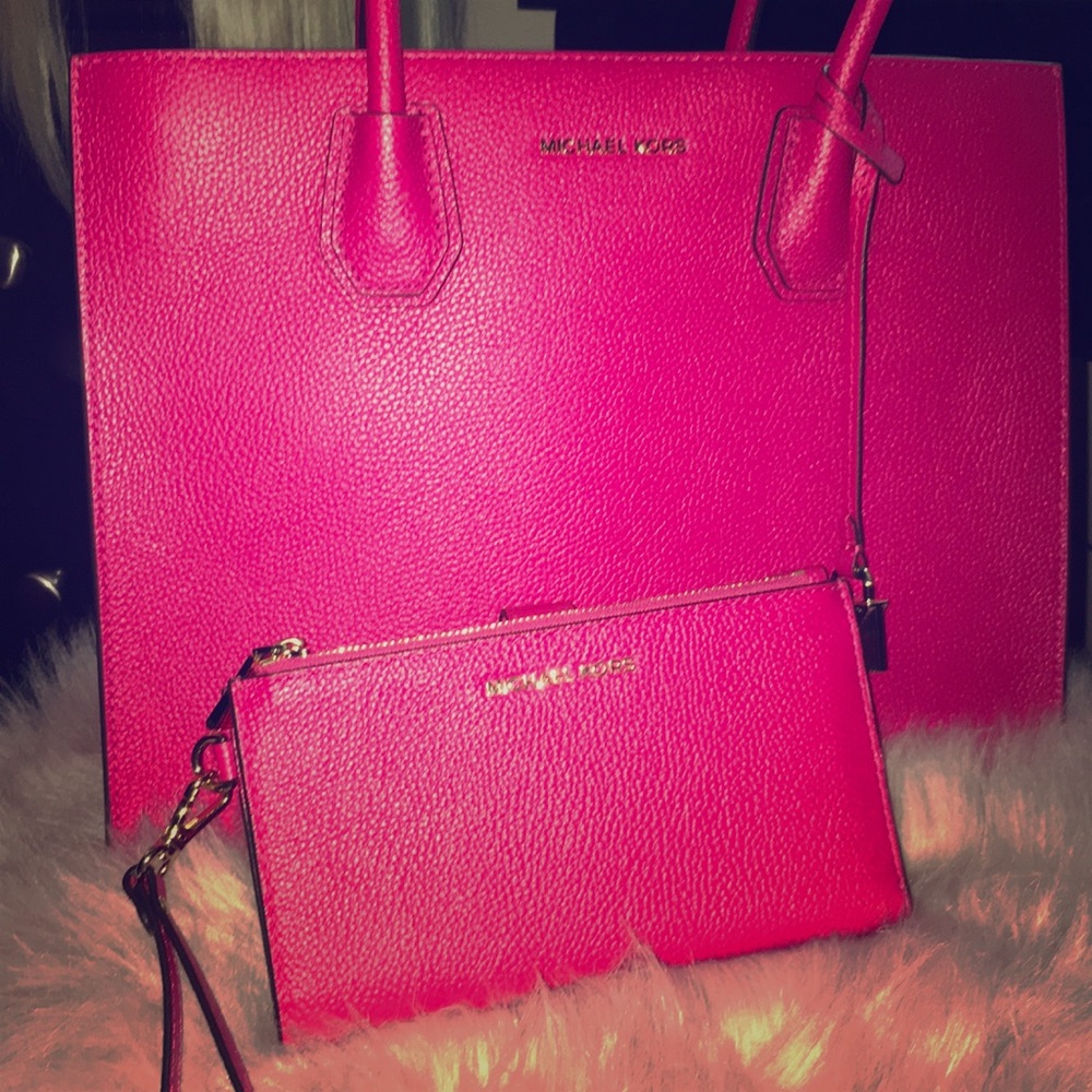 Michael Kors HOT PINK handbag with wallet - Picture 2 of 5